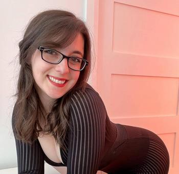 Nova, 28 Caucasian/White female escort, Sarnia