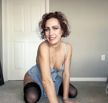 Zoey, 43 Caucasian/White female escort, Sarnia